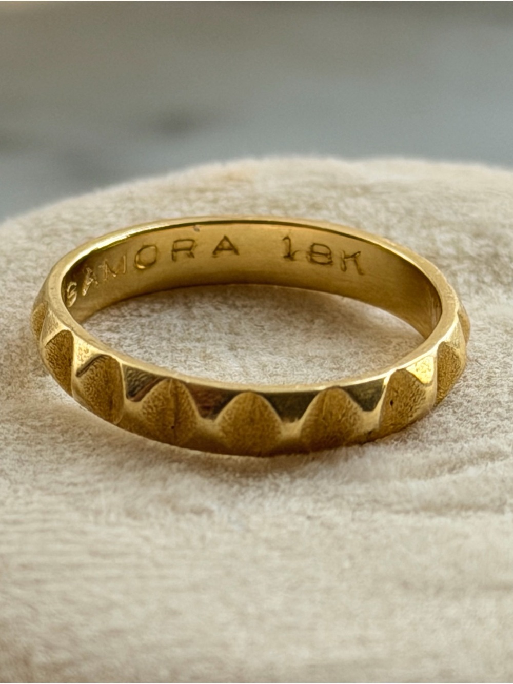 Maria Samora PYRAMID RING ~ 18K GOLD - Picture 2 of 5